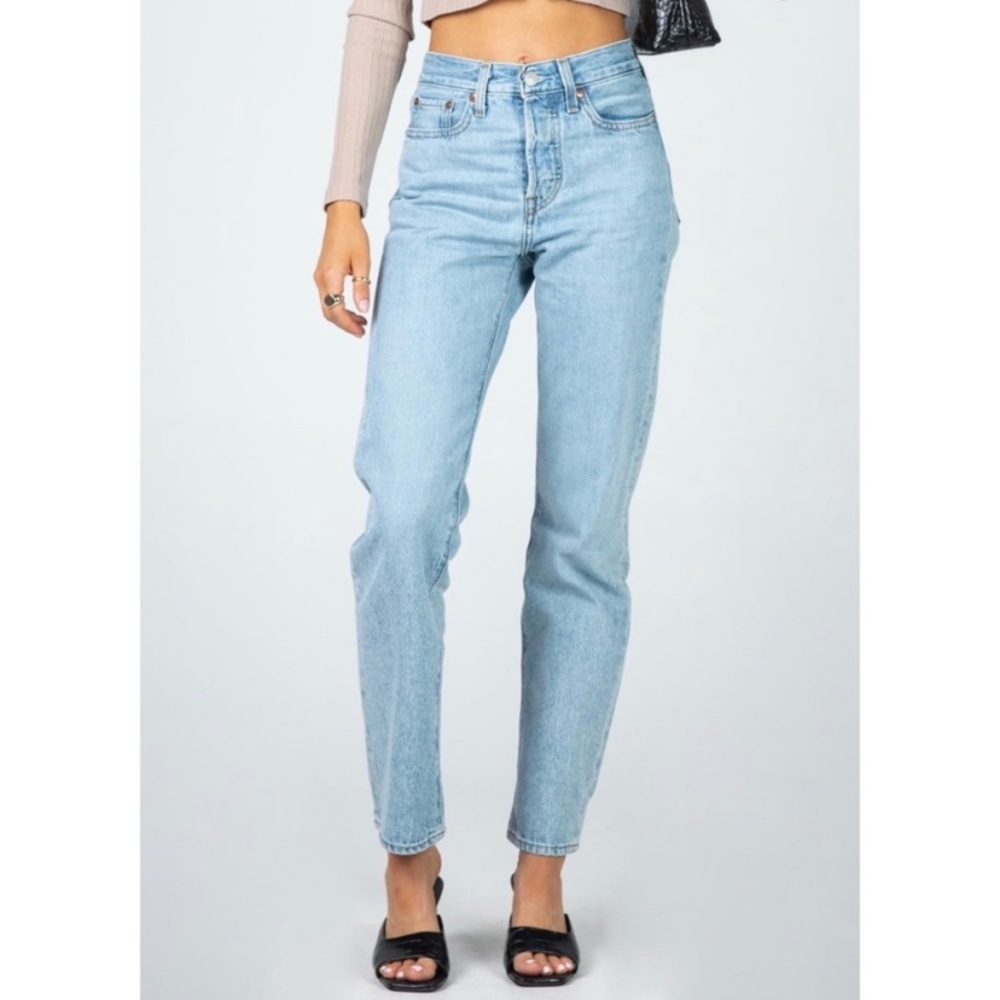 Levi’s premium wedgie straight blue jeans
